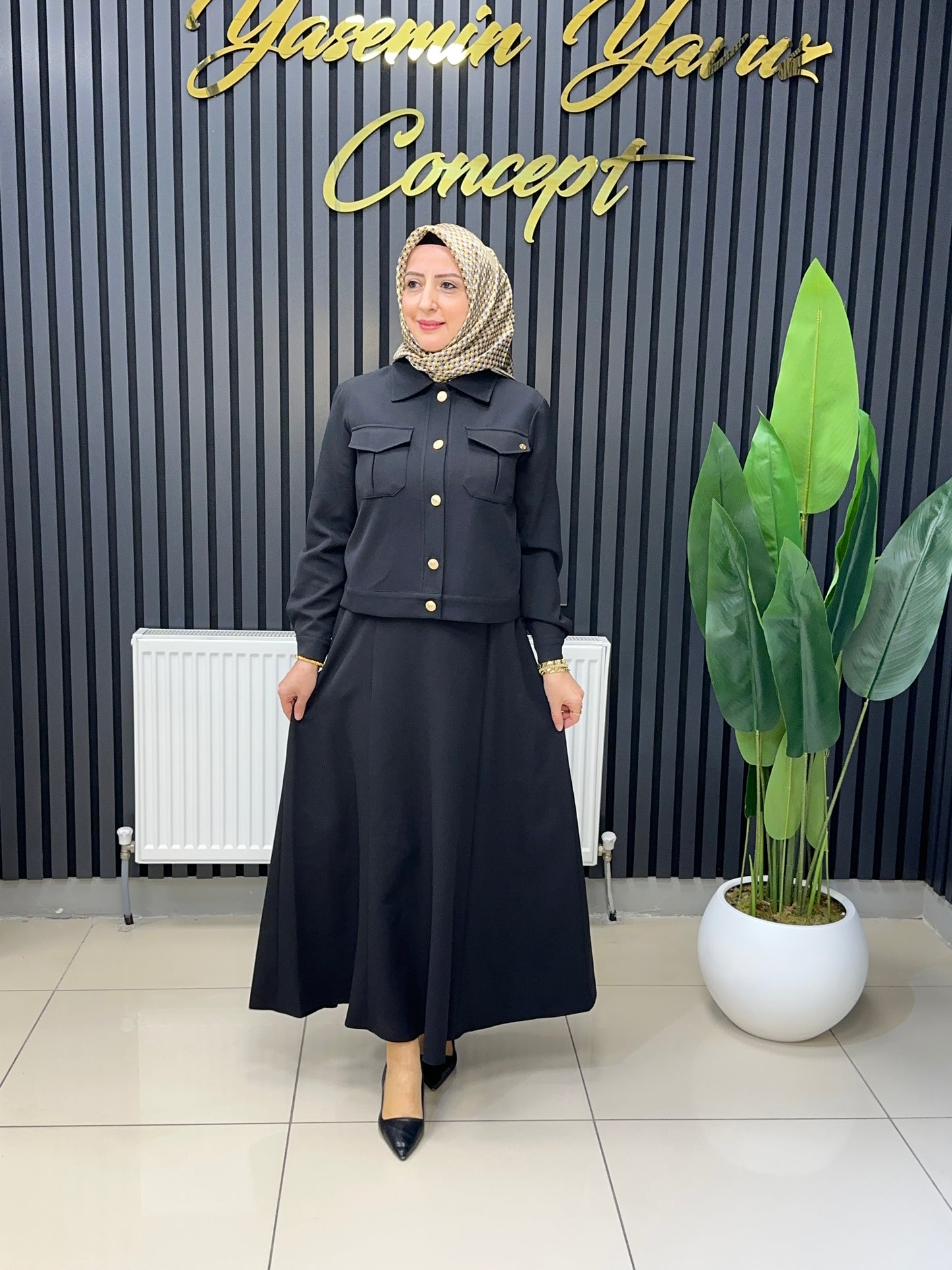 Armine elbiseli takım