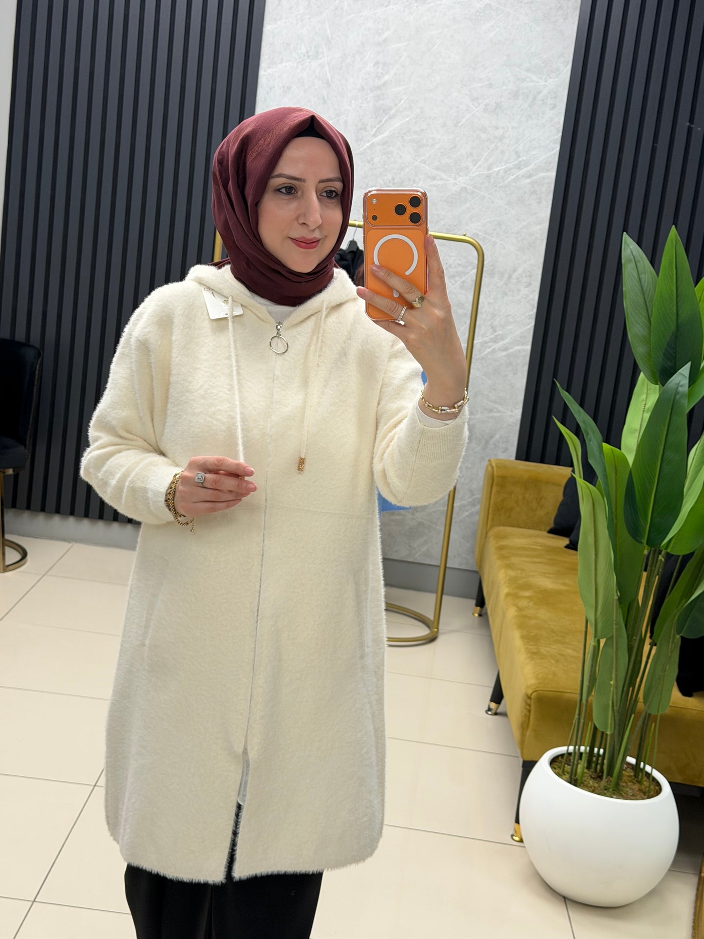 Arkası işlemeli Angora çeket 251456