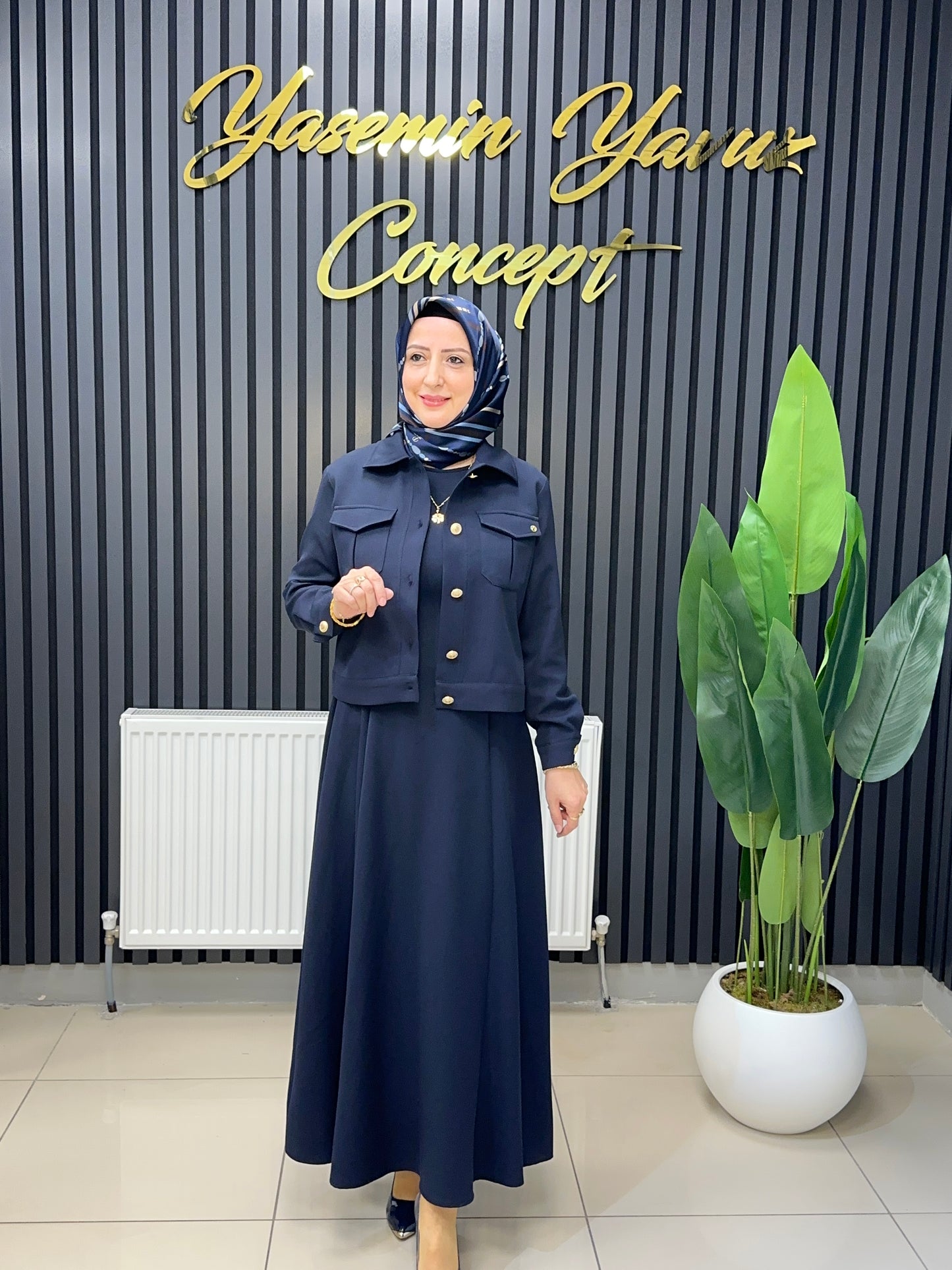 Armine elbiseli takım