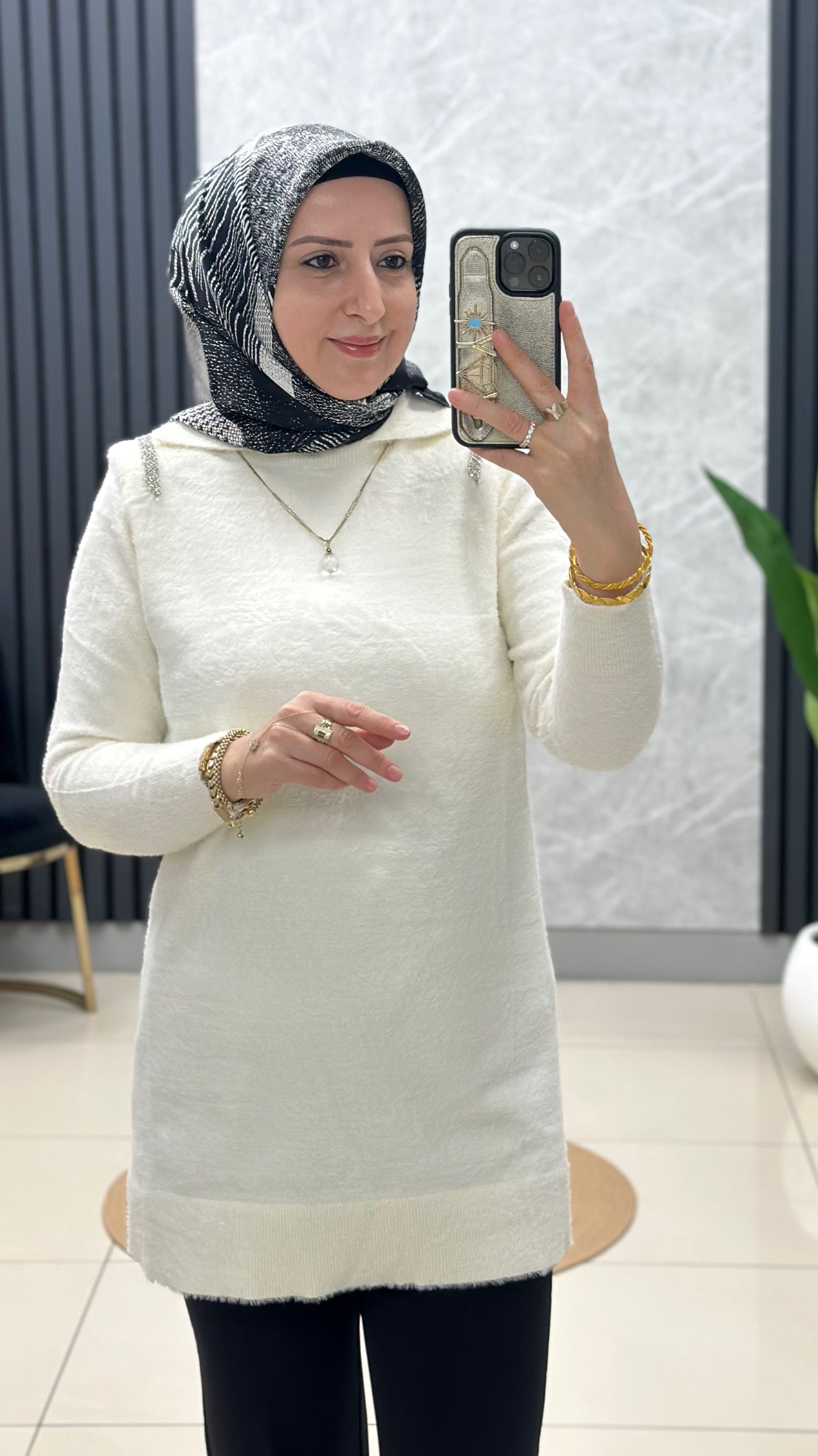 Omzu taş detaylı Angora kazak