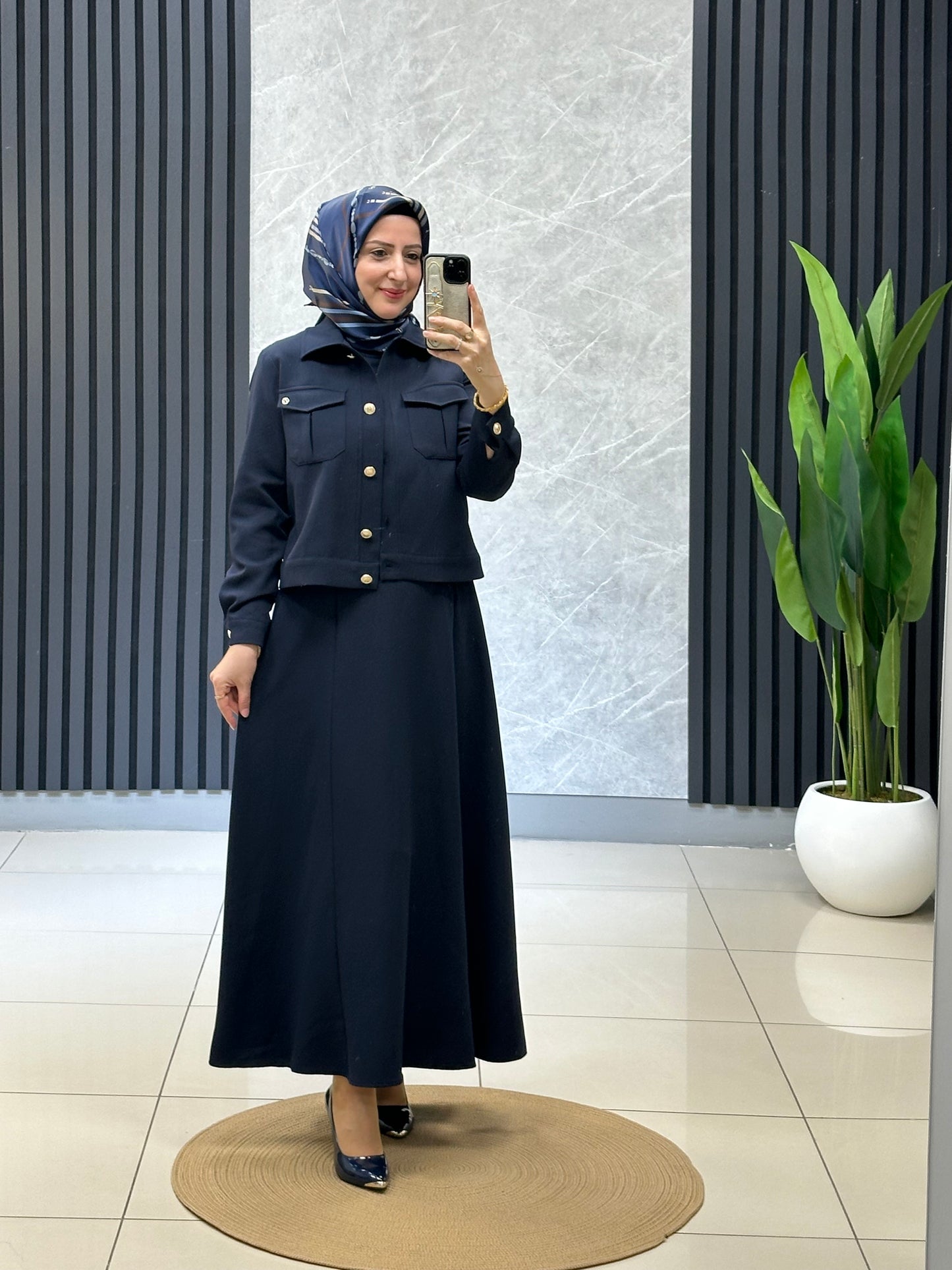 Armine elbiseli takım