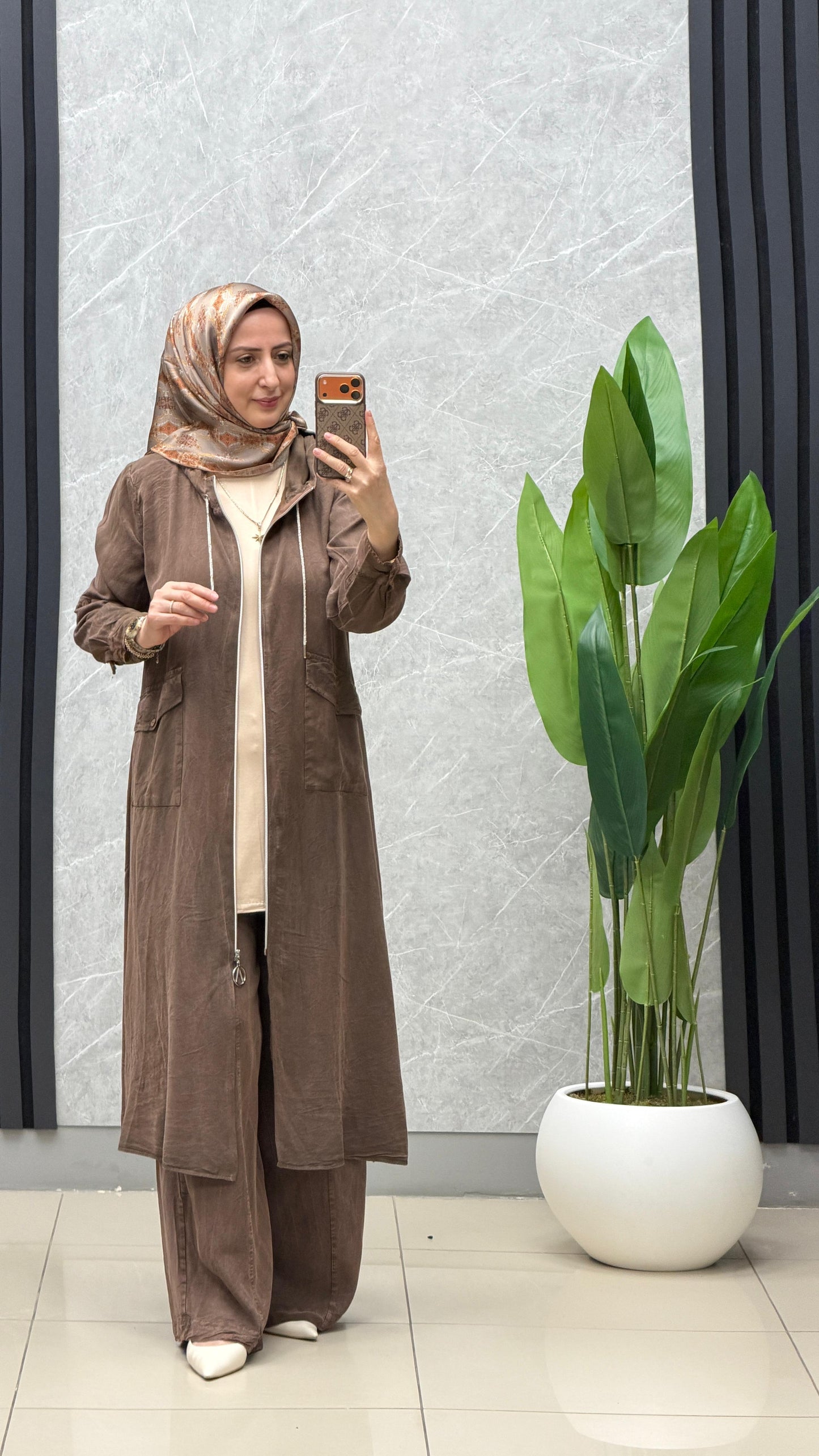 Ayşe Akay Sıfır Kol İçlik