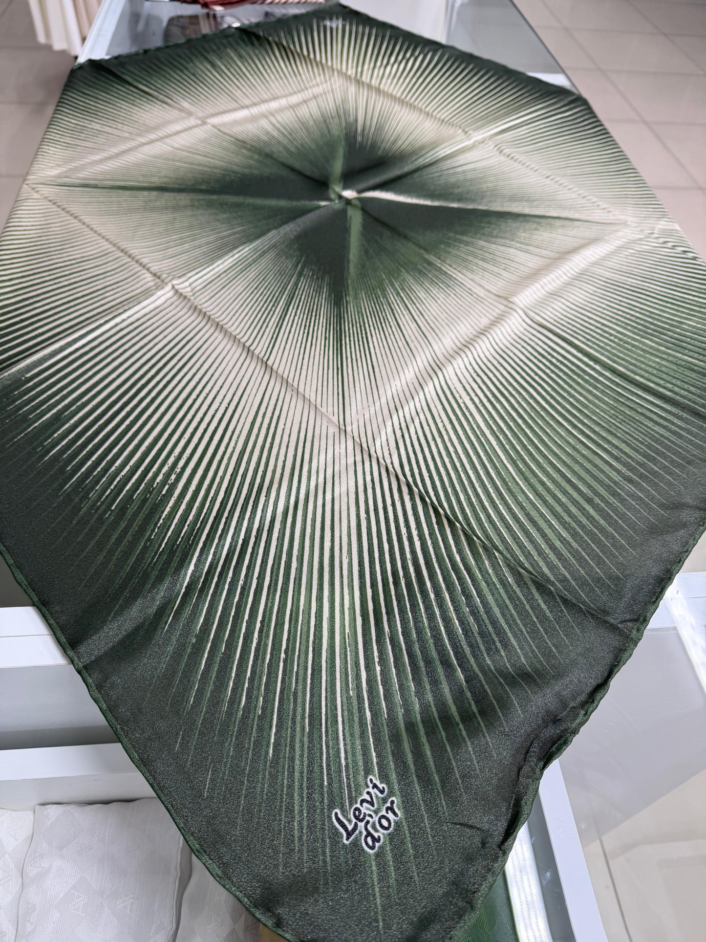 Levidor kristal eşarp