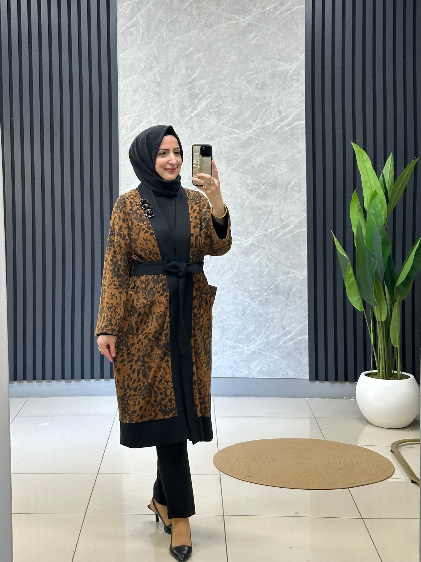 Armine giy çık