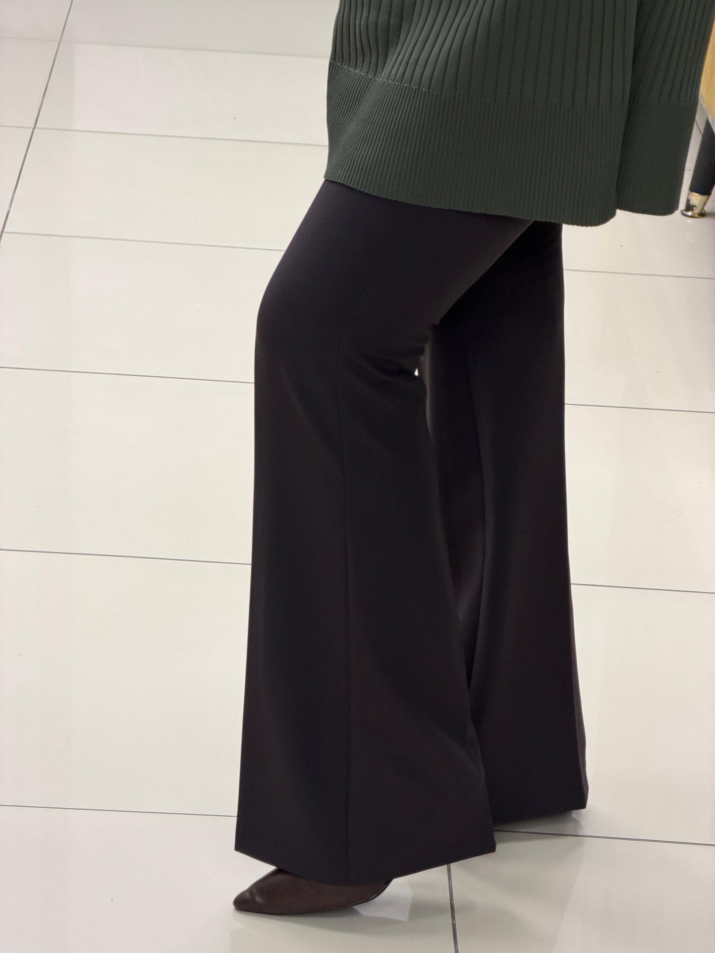 Yusuf ozdemir İspanyol paça pantolon
Kod: 1483