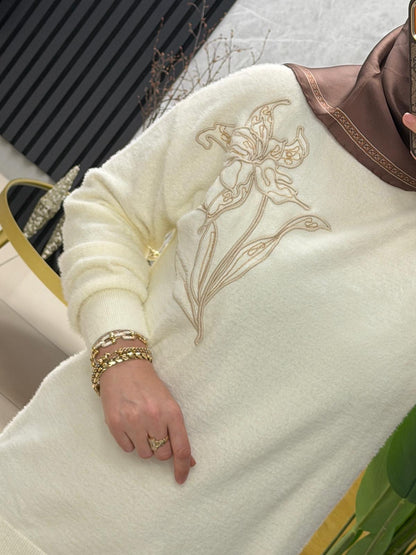 Göğsü cicek işlemeli angora kazak 140562