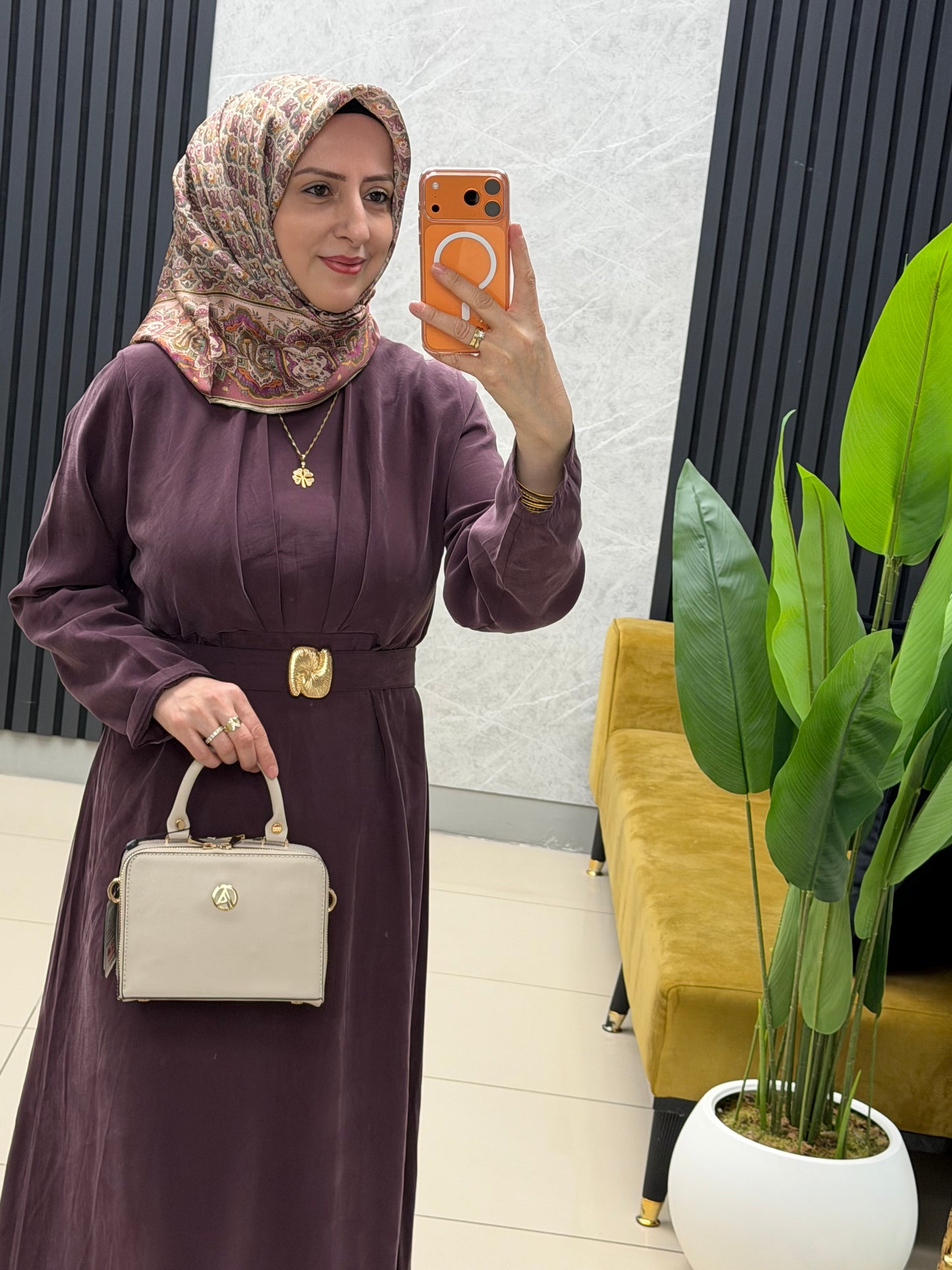 Noşhe 4675 
Göğüse drapeli kemerli kupra elbise