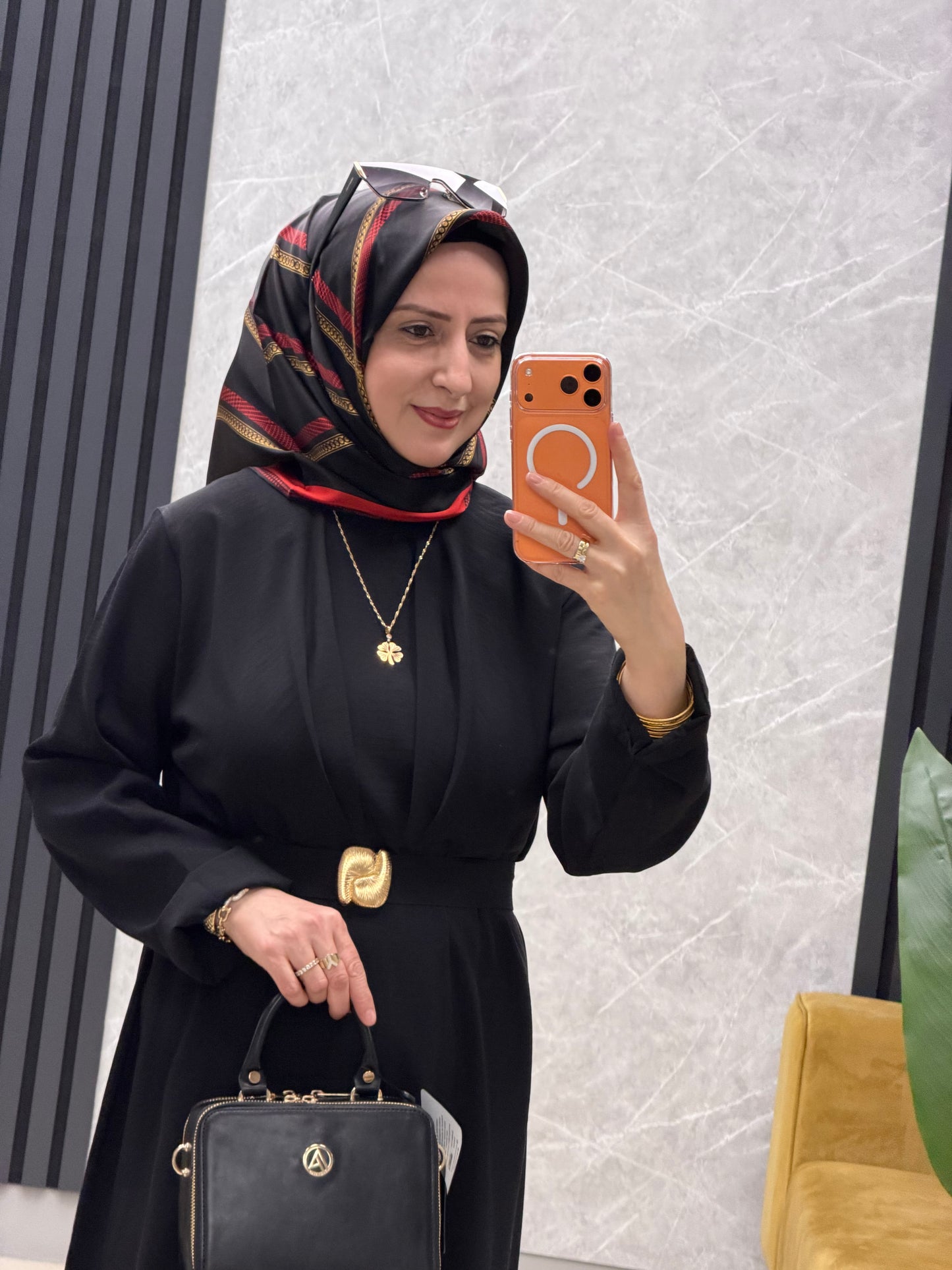 Noşhe 4675 
Göğüse drapeli kemerli kupra elbise