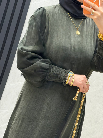 Noşhe kolu garneli elbise
kod 4669