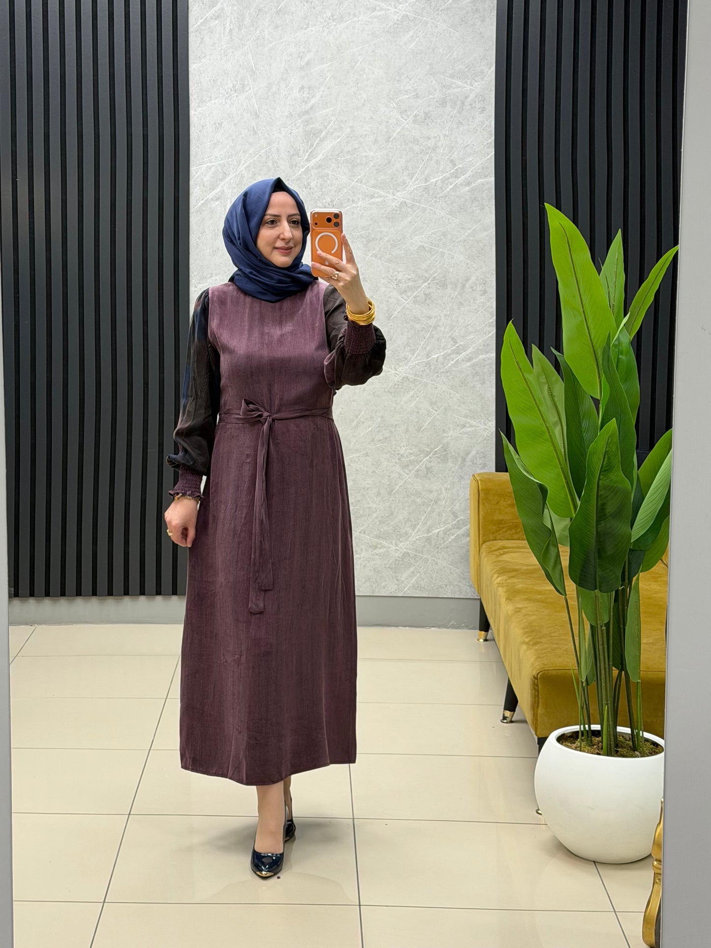 Noşhe kolu garneli elbise
kod 4669