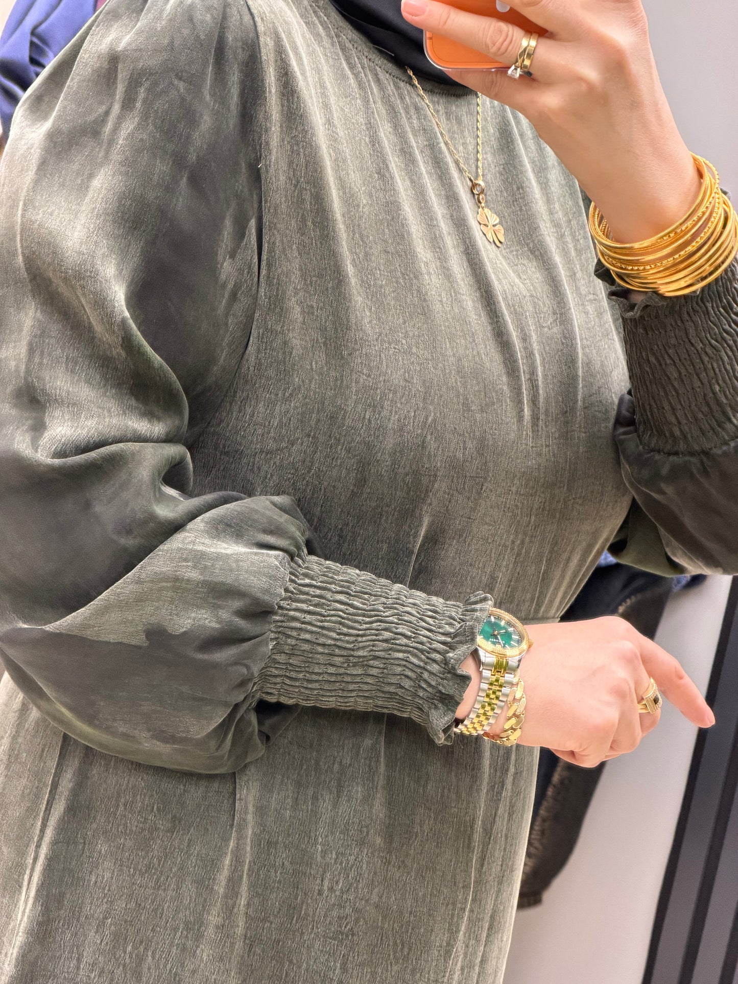 Noşhe kolu garneli elbise
kod 4669