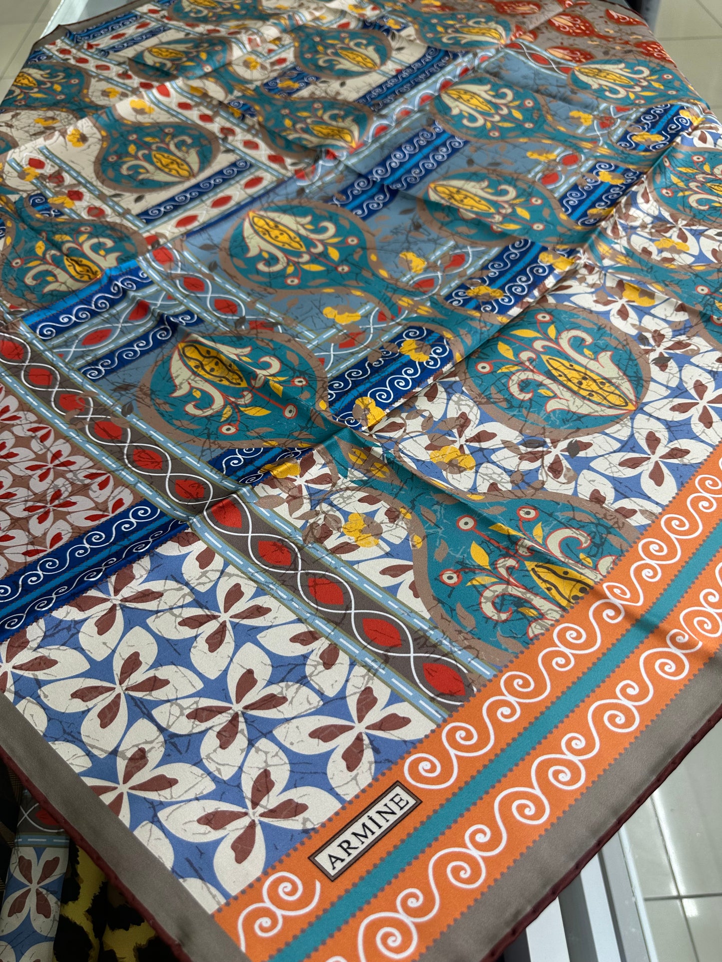 Armine nostalji serisi sura ipek eşarp