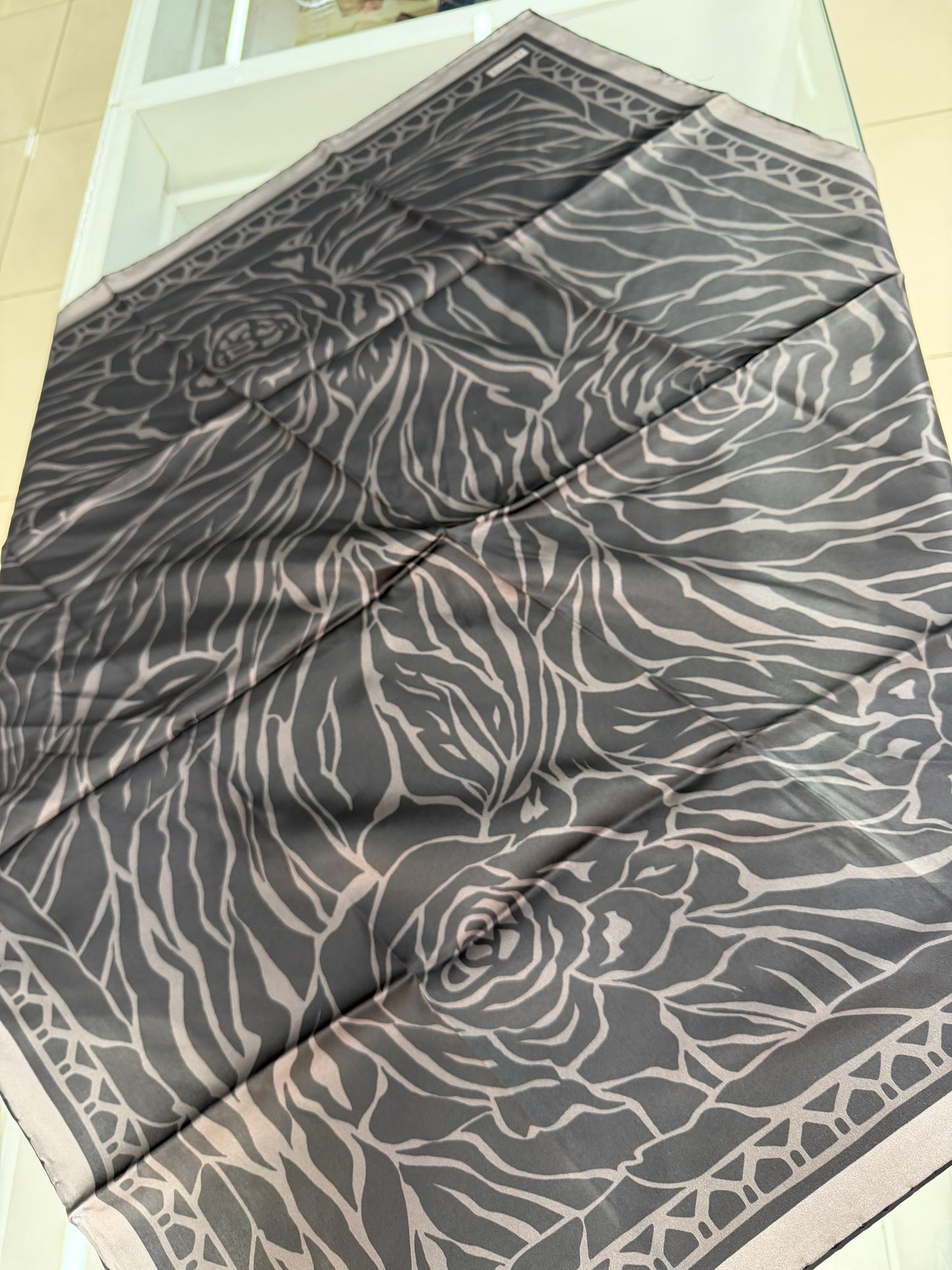 Armine 2026 ilkbahar 🌸 yaz sezonu🪻 Sura ipek eşarp