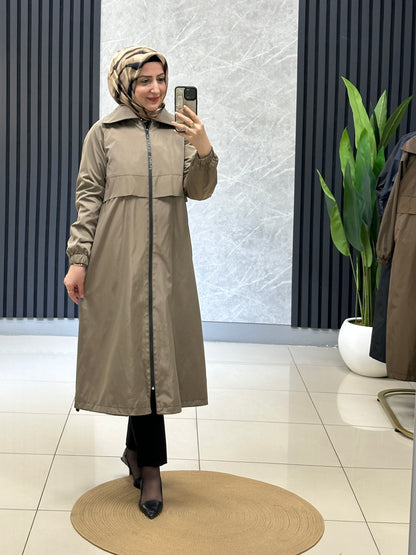 Armine yağmurluk giy çık
