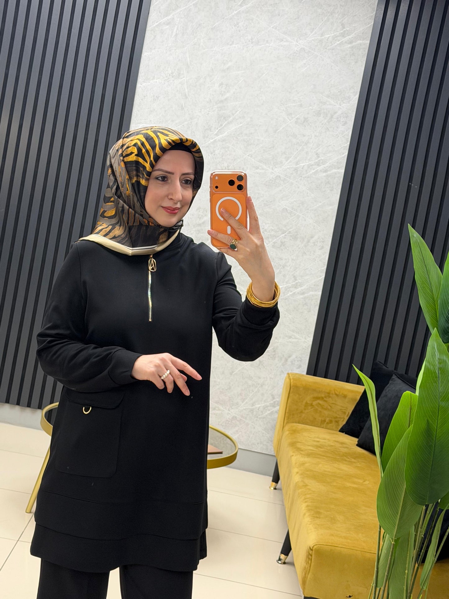 ARMİNE TREND 
YARIM FERMUARLI CEPLİ TUNİK 25KT463