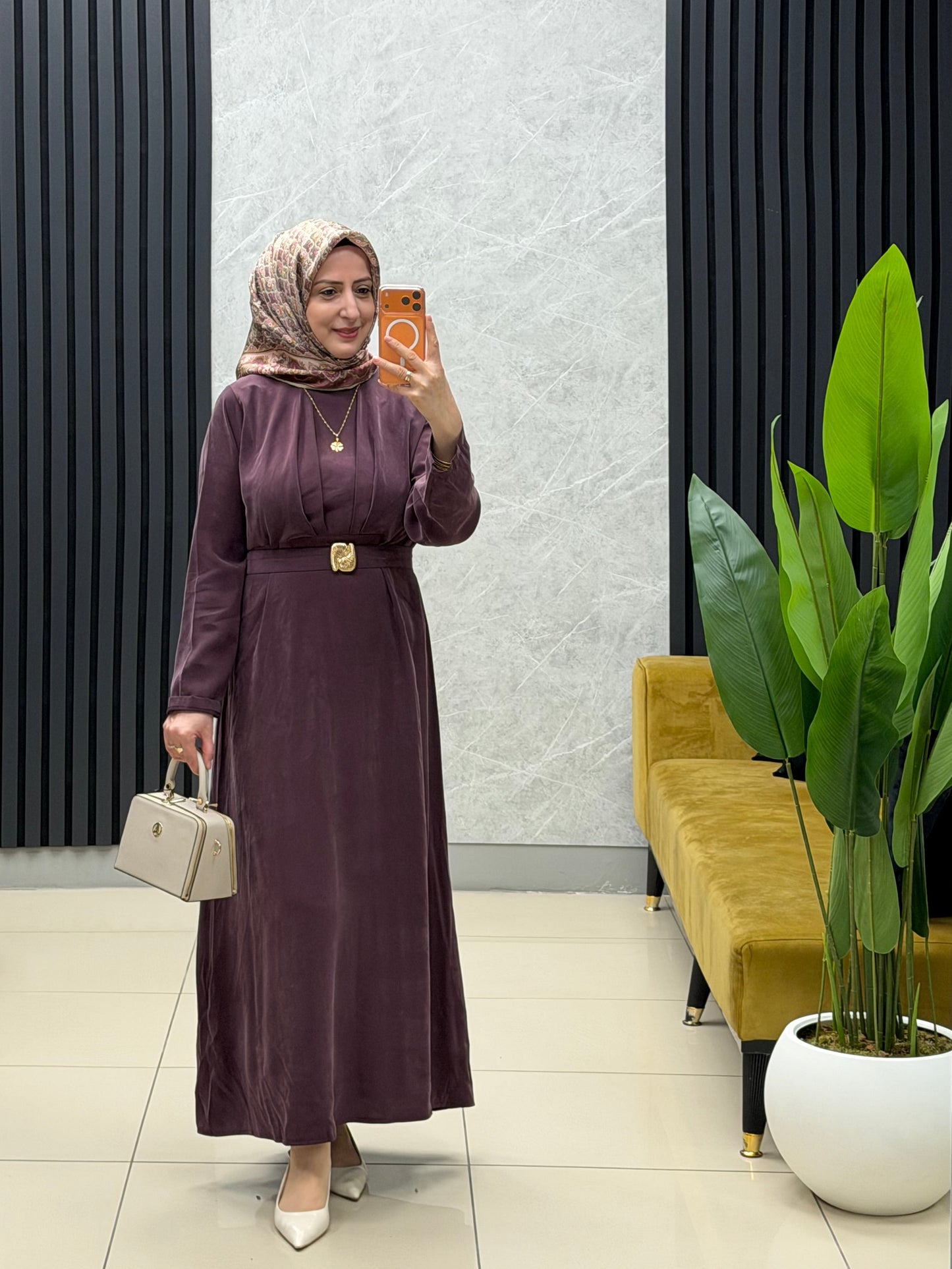 Noşhe 4675 
Göğüse drapeli kemerli kupra elbise