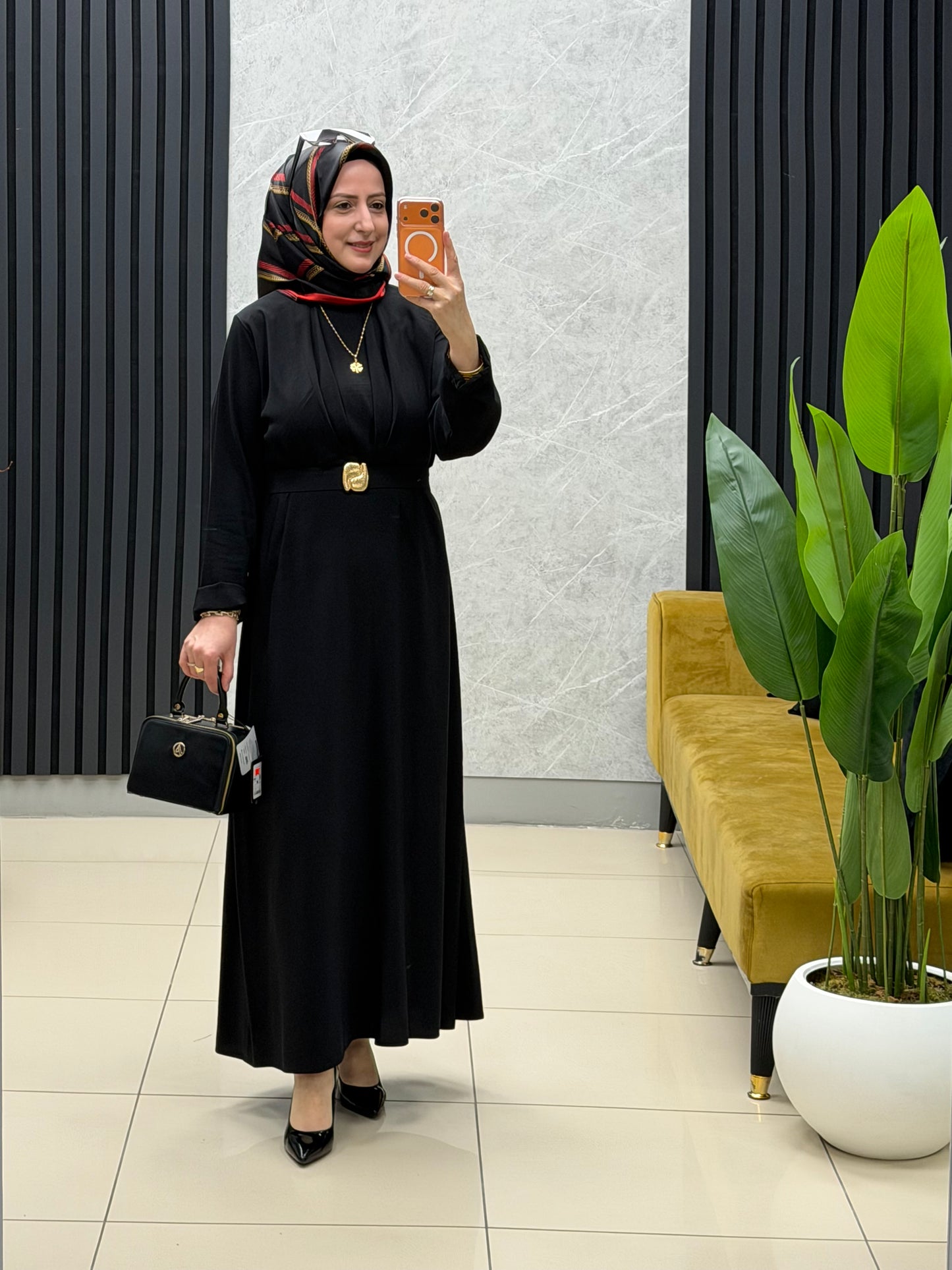 Noşhe 4675 
Göğüse drapeli kemerli kupra elbise