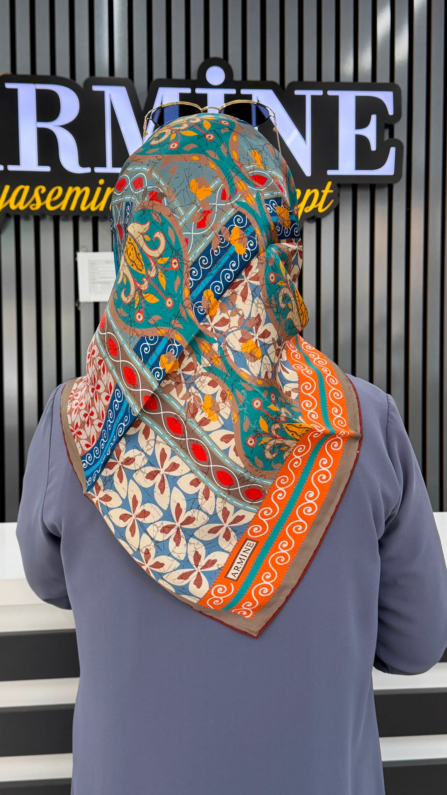 Armine nostalji serisi sura ipek eşarp