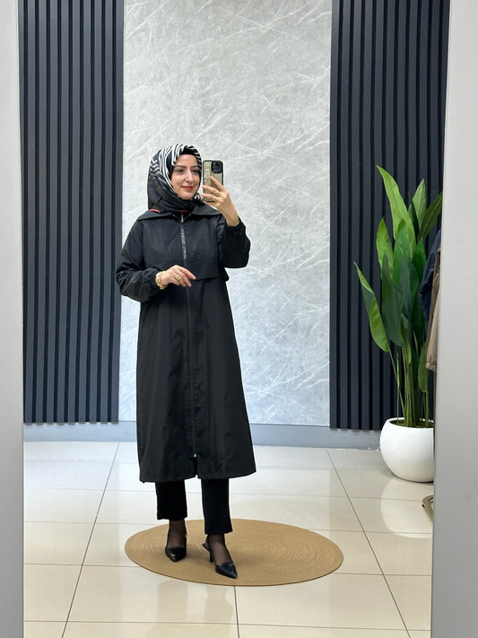 Armine yağmurluk giy çık