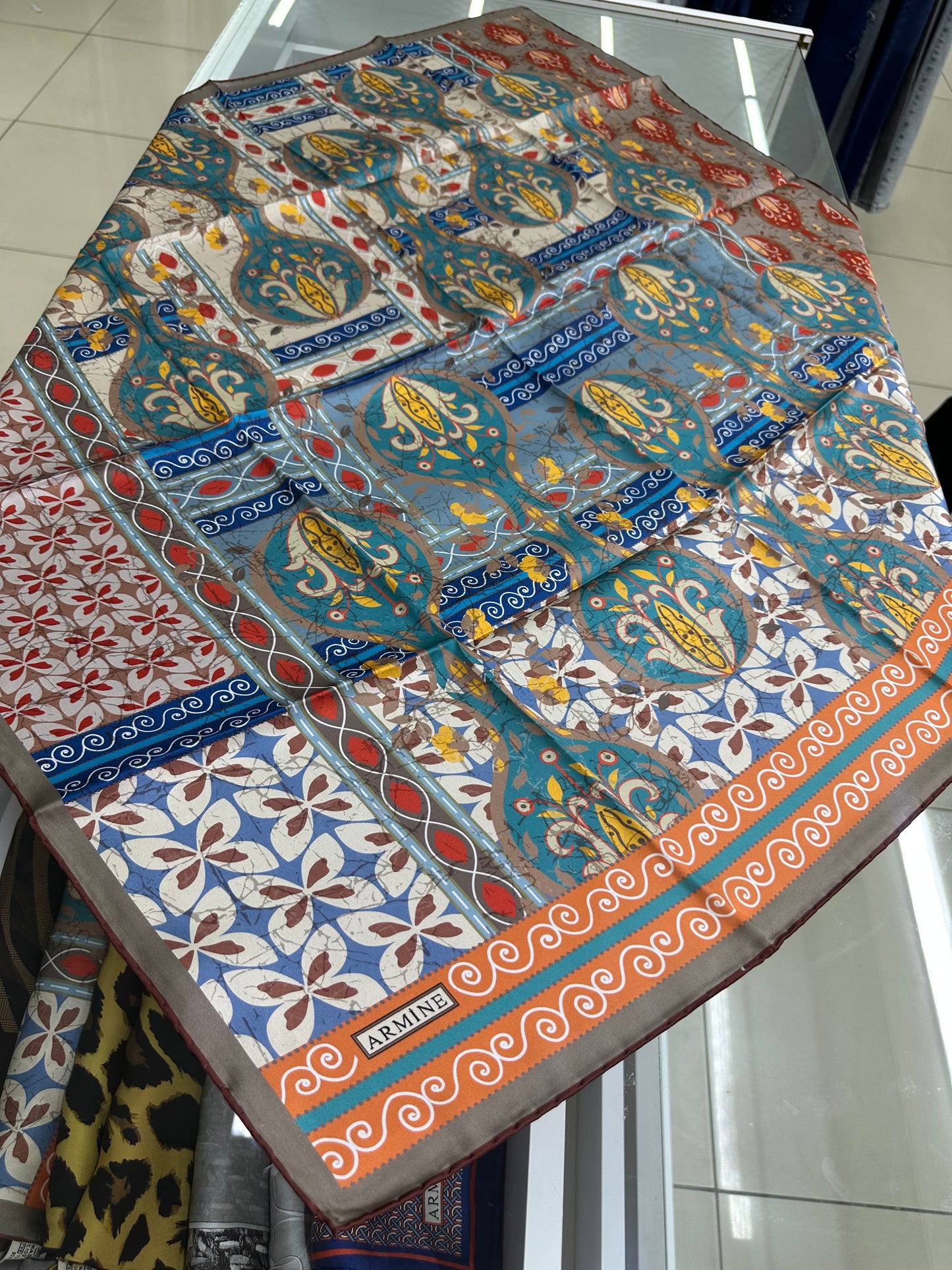 Armine nostalji serisi sura ipek eşarp