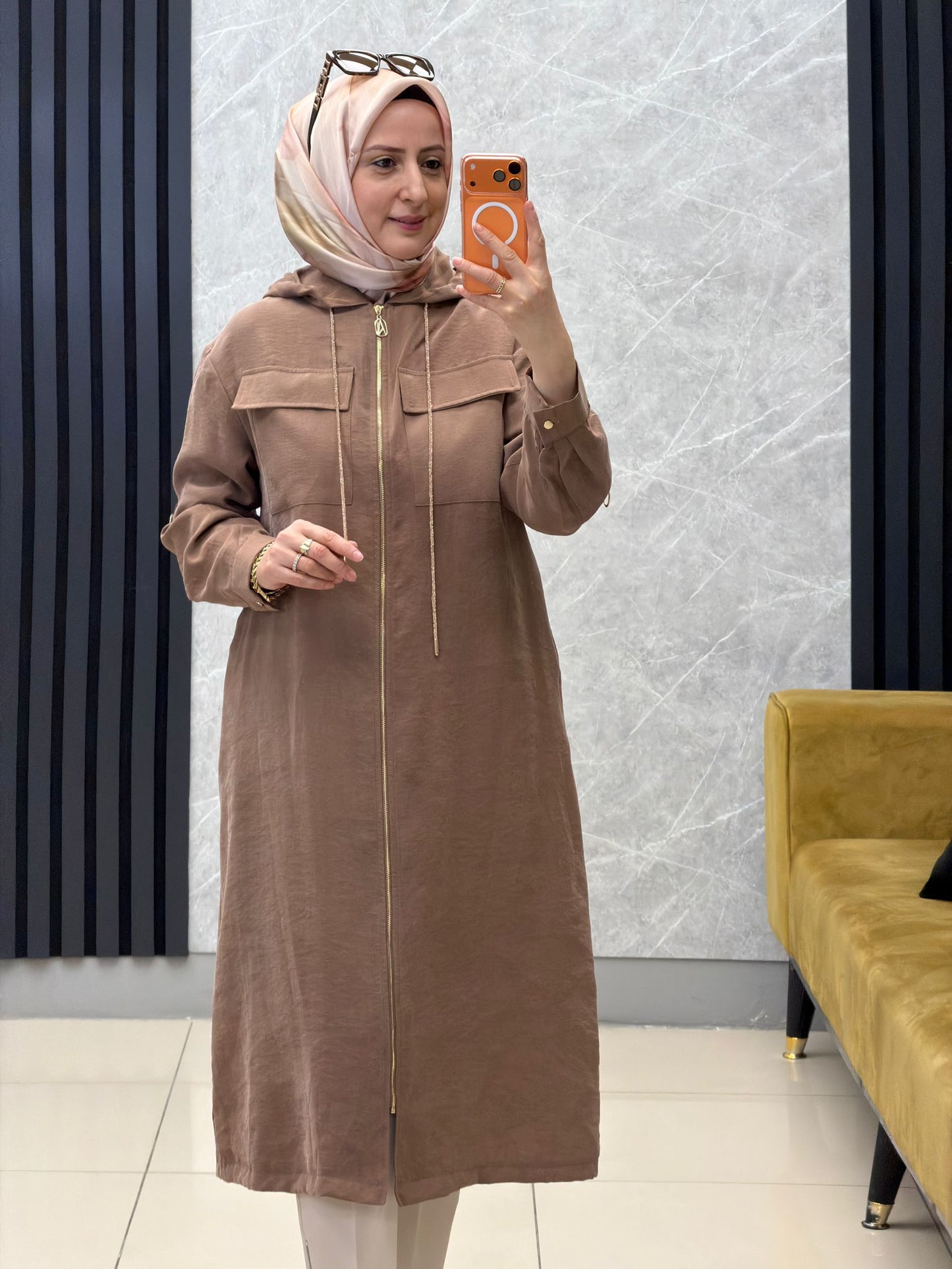 Armine trend  kapüşonlu taşlı iplik gold fermuarlı kap
Kod: 26YT503