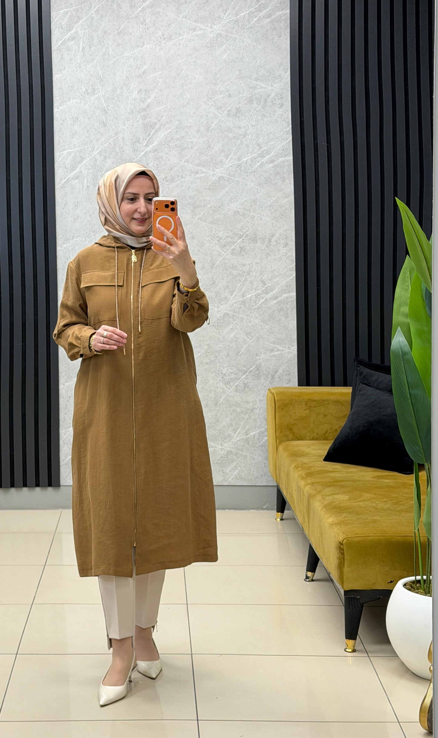 Armine trend  kapüşonlu taşlı iplik gold fermuarlı kap
Kod: 26YT503