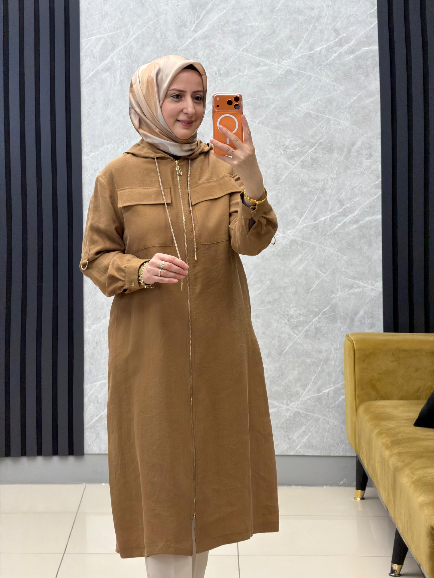 Armine trend  kapüşonlu taşlı iplik gold fermuarlı kap
Kod: 26YT503