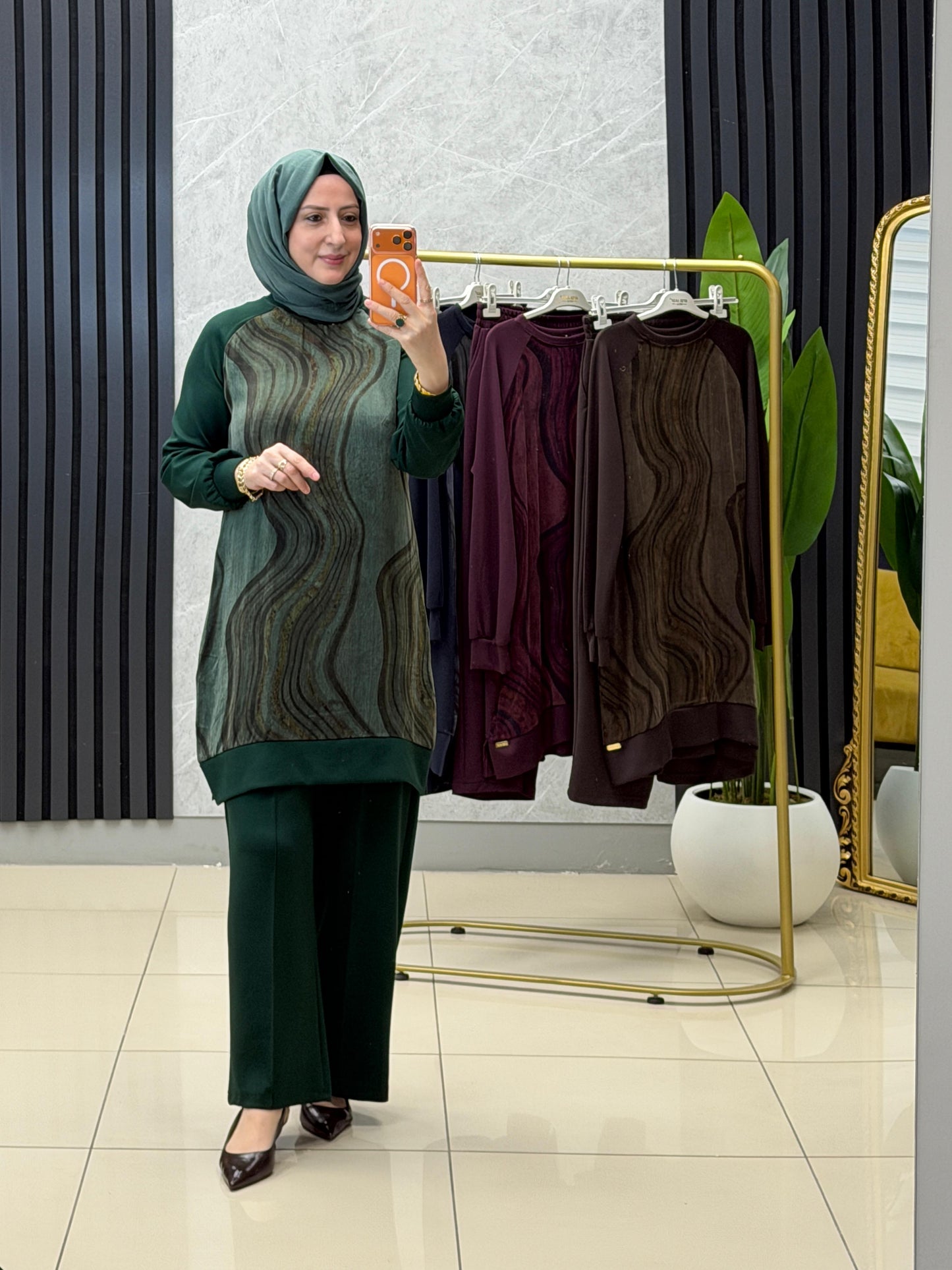 Ayşe Akay Modal kumaş ipek kupra pantolonlu takım.
Kodu:1010