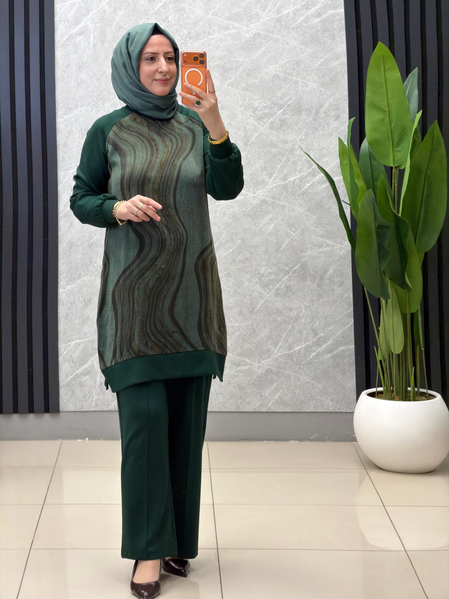 Ayşe Akay Modal kumaş ipek kupra pantolonlu takım.
Kodu:1010