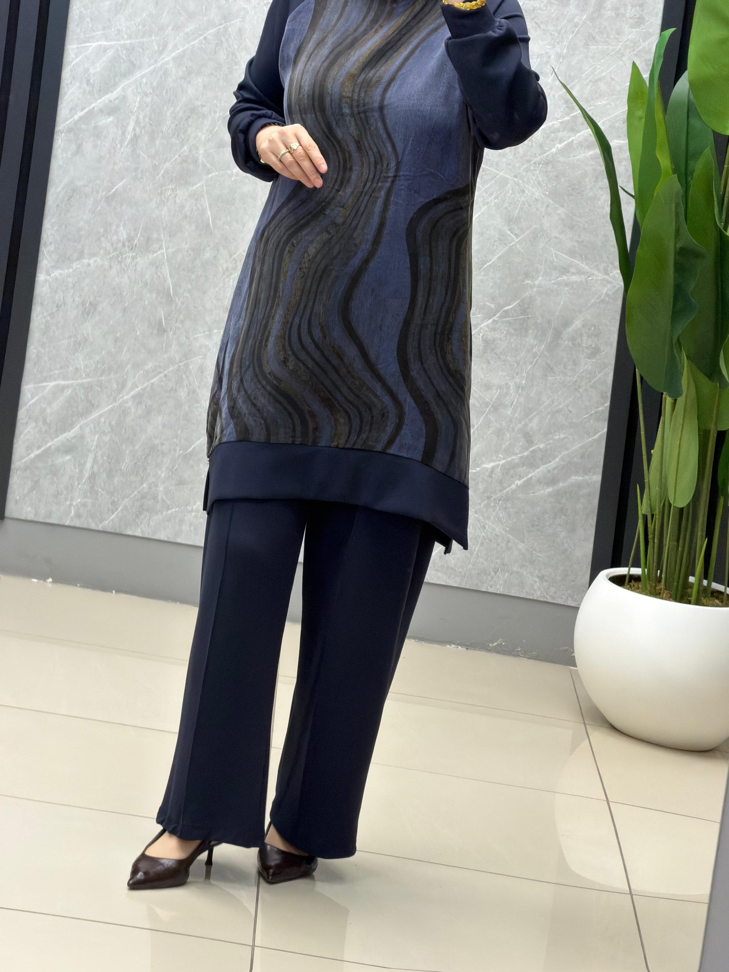 Ayşe Akay Modal kumaş ipek kupra pantolonlu takım.
Kodu:1010